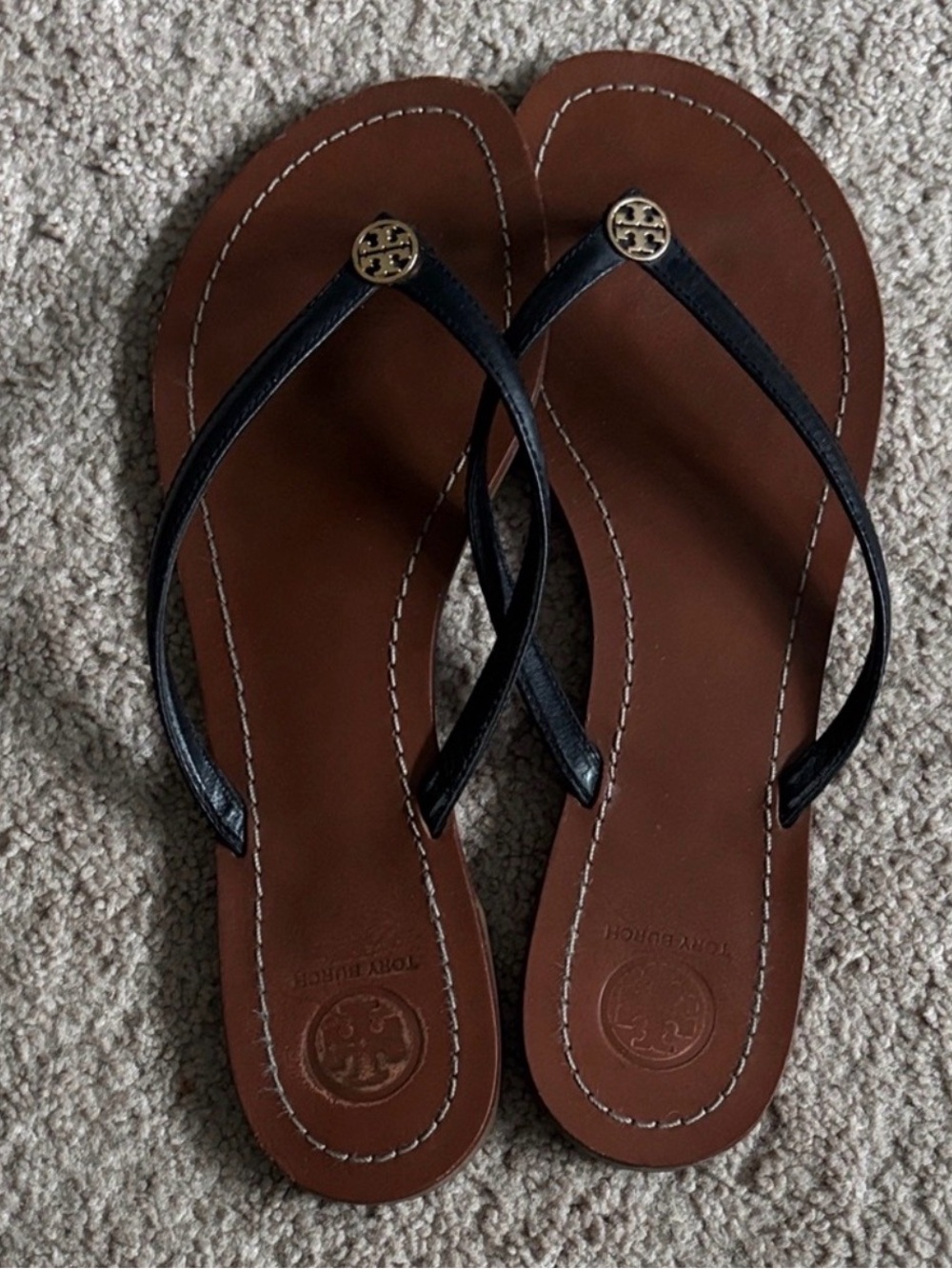 🌟Tory Burch Brown Leather Flip Flop Sandals with Black Straps and Gold Logo🌟
